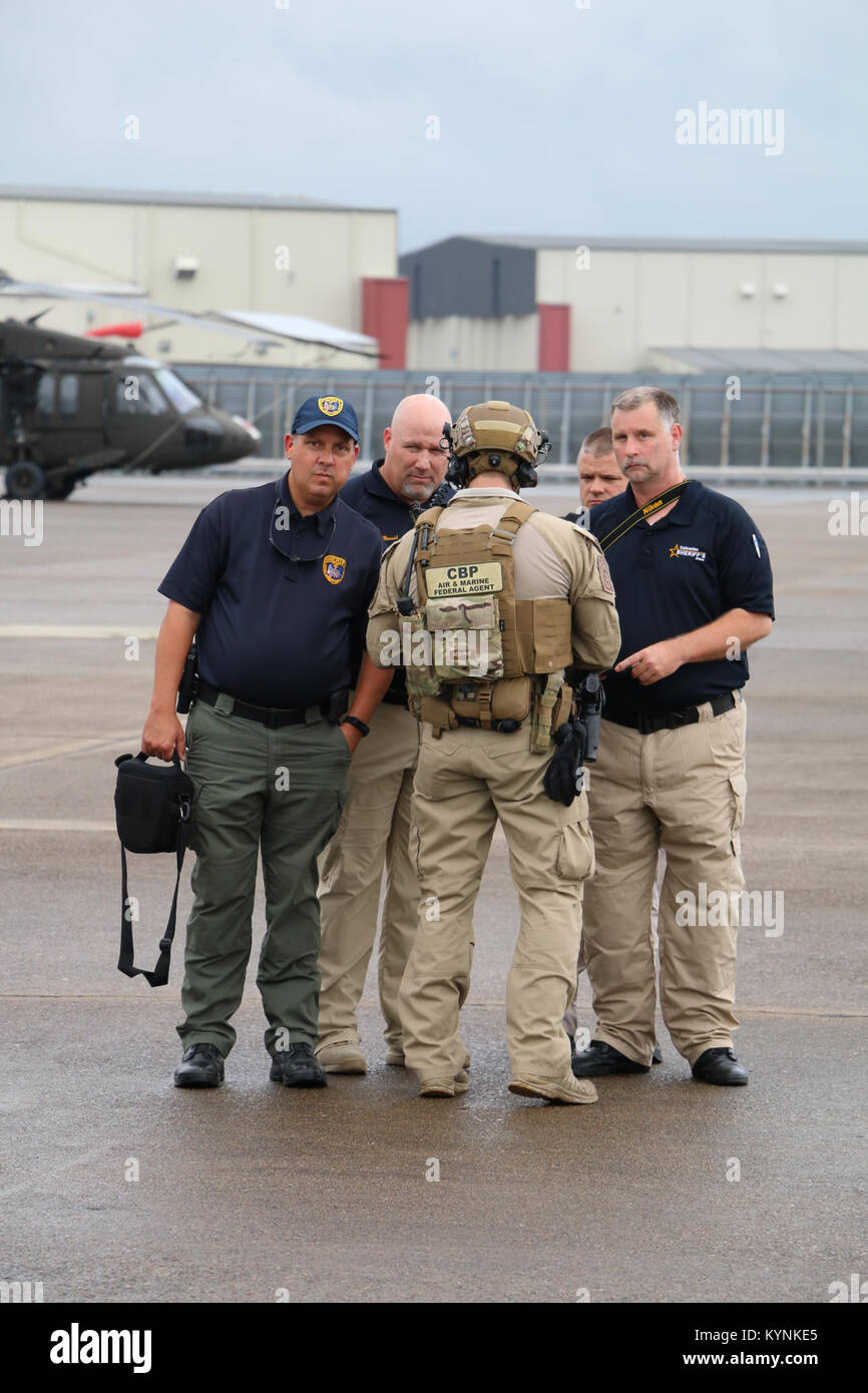 Amo Agent Briefs Members Of The Calcasieu Parish Sheriff S Office La Stock Photo Alamy