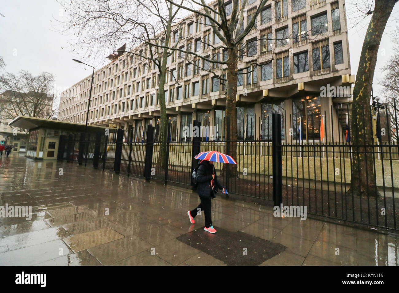 London, UK. 15th Jan, 2018. The London embassy of the United States prepares to close as it relocates to new premises in Nine Elms Vauxhall. The American Diplomatic mission has been based in Grosvenor Square Mayfair since 1960 and designed by Finnish American architect Eero Saarinen  Credit: amer ghazzal/Alamy Live News Stock Photo
