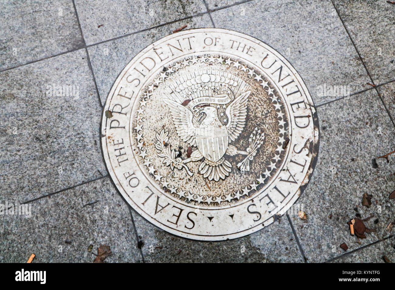 London, UK. 15th Jan, 2018. The London embassy of the United States prepares to close as it relocates to new premises in Nine Elms Vauxhall. The American Diplomatic mission has been based in Grosvenor Square Mayfair since 1960 and designed by Finnish American architect Eero Saarinen  Credit: amer ghazzal/Alamy Live News Stock Photo