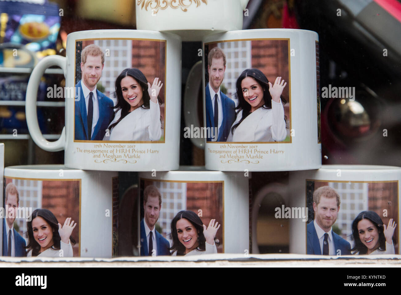 Windsor, UK. 15th Jan, 2018. Mugs and other mementos featuring images of Prince Harry and Meghan Markle have begun to appear in souvenir and gift shops around Windsor ahead of the royal wedding at St George's Chapel, Windsor Castle, in May. Credit: Mark Kerrison/Alamy Live News Stock Photo