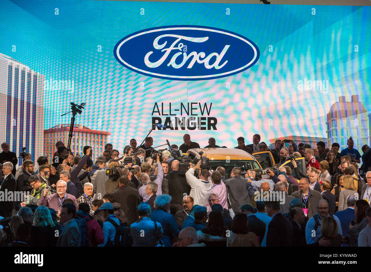 Detroit, Michigan, USA. 14th Jan, 2018. Members of the news media crowd around the new 2019 Ford Ranger FX4 at the North American International Auto Show. Credit: Jim West/Alamy Live News Stock Photo