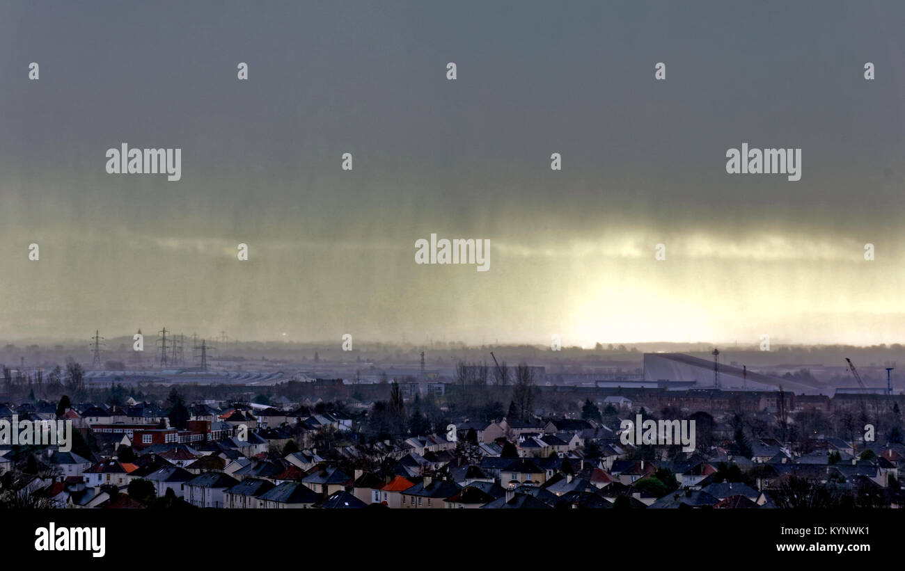 Glasgow, Scotland, UK 15th January.UK Weather: Dark and stormy with rain and sleet om the city as the polar storm comes from the west into braehead and south Glasgow. Credit Gerard Ferry/Alamy news Stock Photo