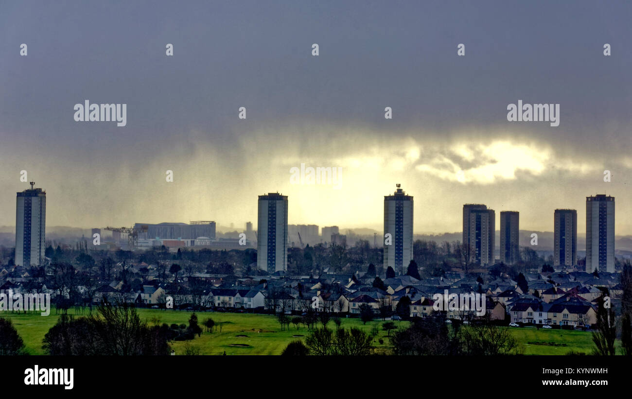 Glasgow, Scotland, UK 15th January.UK Weather: Dark and stormy with rain and sleet om the city as the polar storm comes from the west over the Scotstoun towers and into south Glasgow. Credit Gerard Ferry/Alamy news Stock Photo