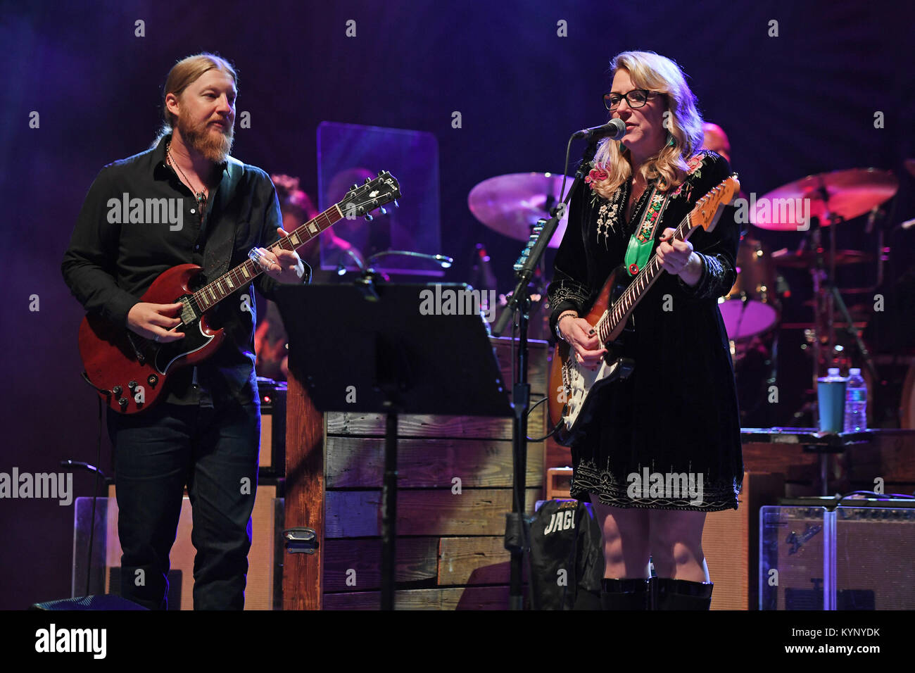 Guitar Susan Tedeschi Hi res Stock Photography And Images Alamy guitar-susan-tedeschi-hi-res-stock-photography-and-images-alamy