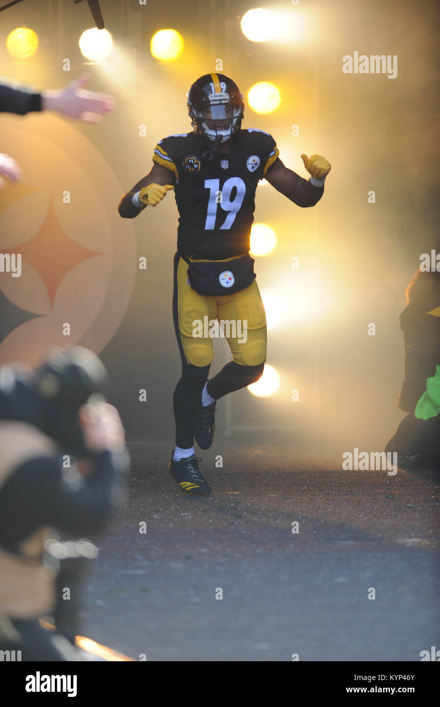 Dec 17th, 2017: Steelers JuJu Smith-Schuster #19 during the New England  Patriots vs Pittsburgh Steelers game at Heinz Field in Pittsburgh, PA.  Jason Pohuski/CSM Stock Photo - Alamy