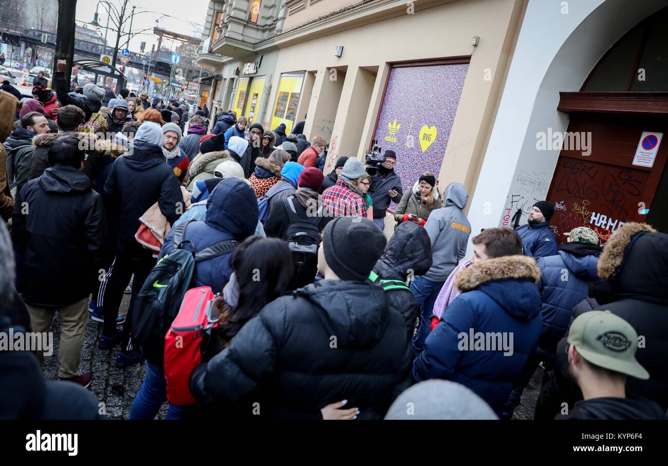 Berlin, Germany. 16th Jan, 2018. Numerous people queue in front of a shoe  shop, in which an Adidas sneaker with built-in BVG (Berlin Transport  Corporation) annual ticket will be sold in Berlin,