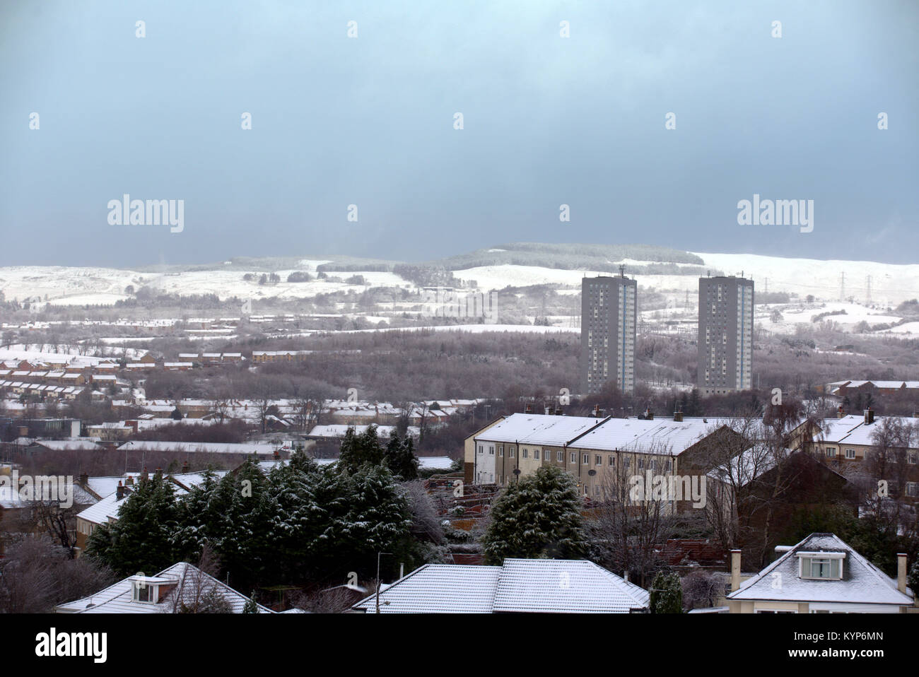 Glasgow, Scotland, UK. 16th Jan, 2018. UK Weather: Overnight snow om drumchapel and kilpatrick hills  as the polar storm hits Glasgow. Credit: gerard ferry/Alamy Live News Stock Photo