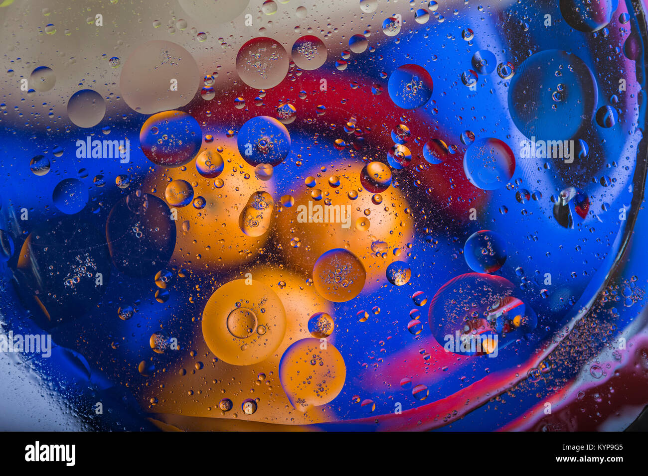 Black background oil bubble hi-res stock photography and images - Alamy