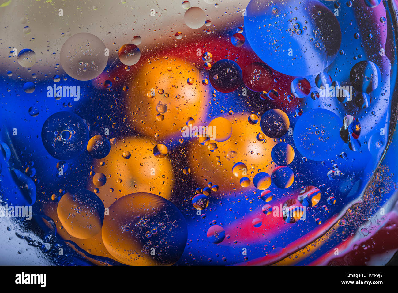 Black background oil bubble hi-res stock photography and images - Alamy