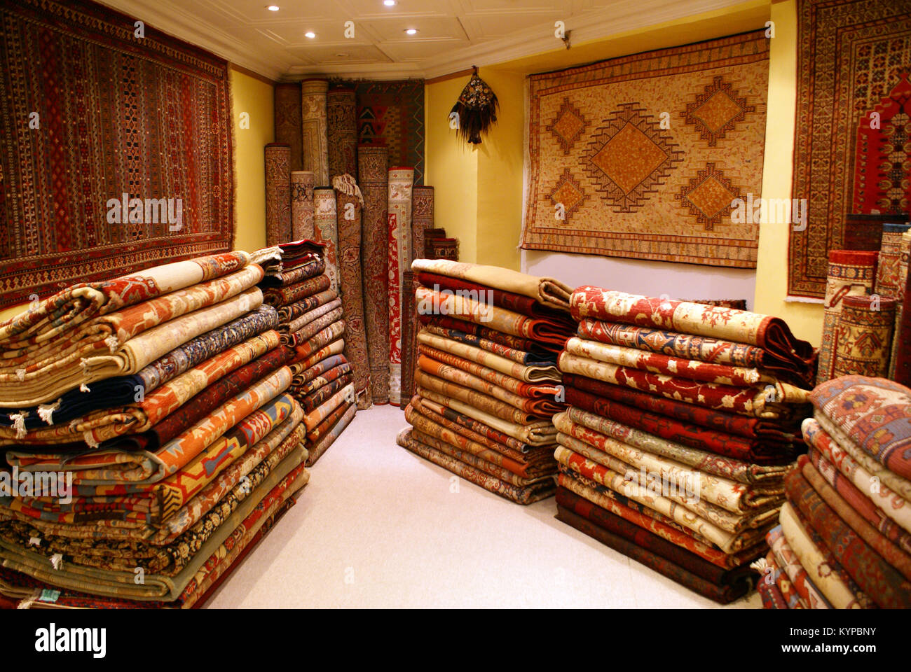 Room with carpets in shop, Istanbul, Turkey Stock Photo Alamy
