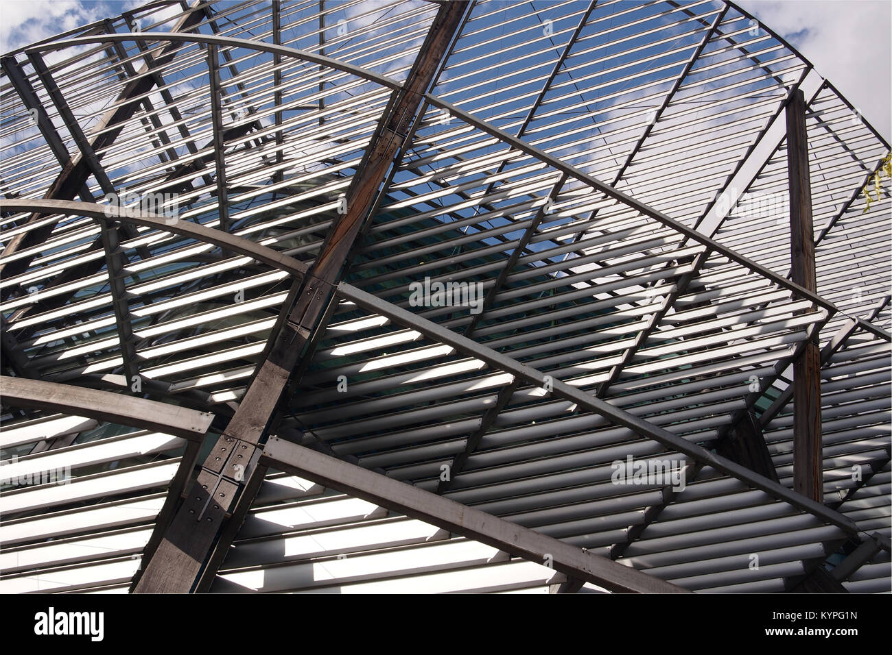 Curved roof structure hi-res stock photography and images - Alamy
