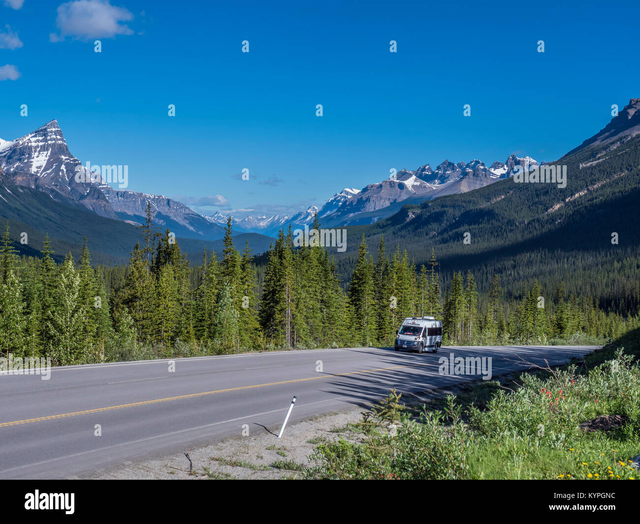 Motorhome on the Icefields Parkway, Banff National Park, Alberta, Canada. Stock Photo