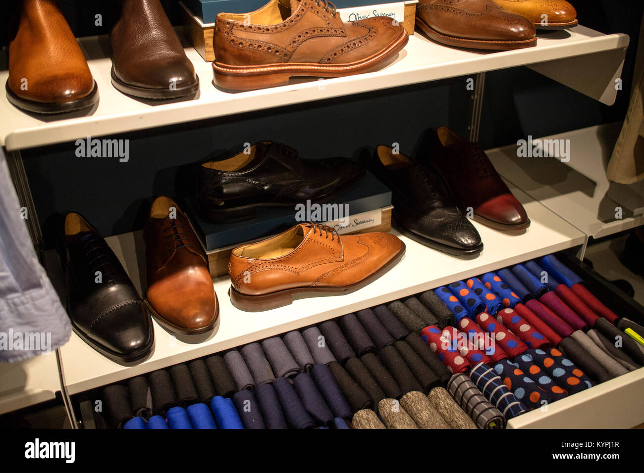 Quarter shoe shop hi-res stock photography and images - Alamy