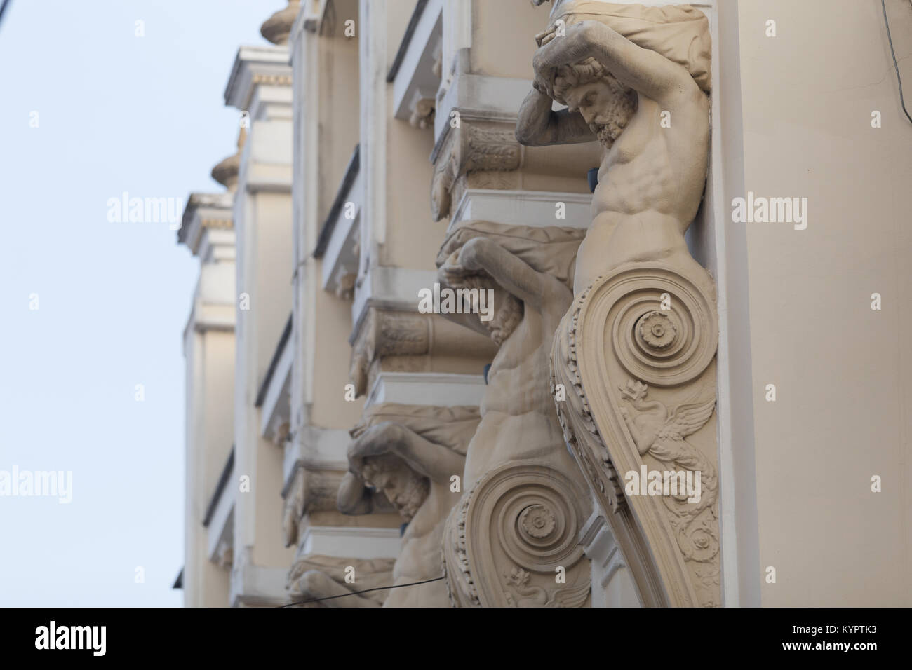 Statues of hercules hi-res stock photography and images - Alamy