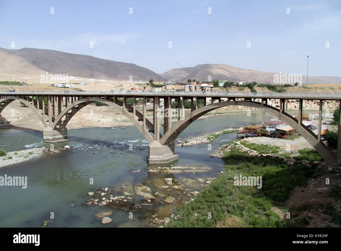 Long arch bridge in Hasankeif town, Turkey Stock Photo - Alamy