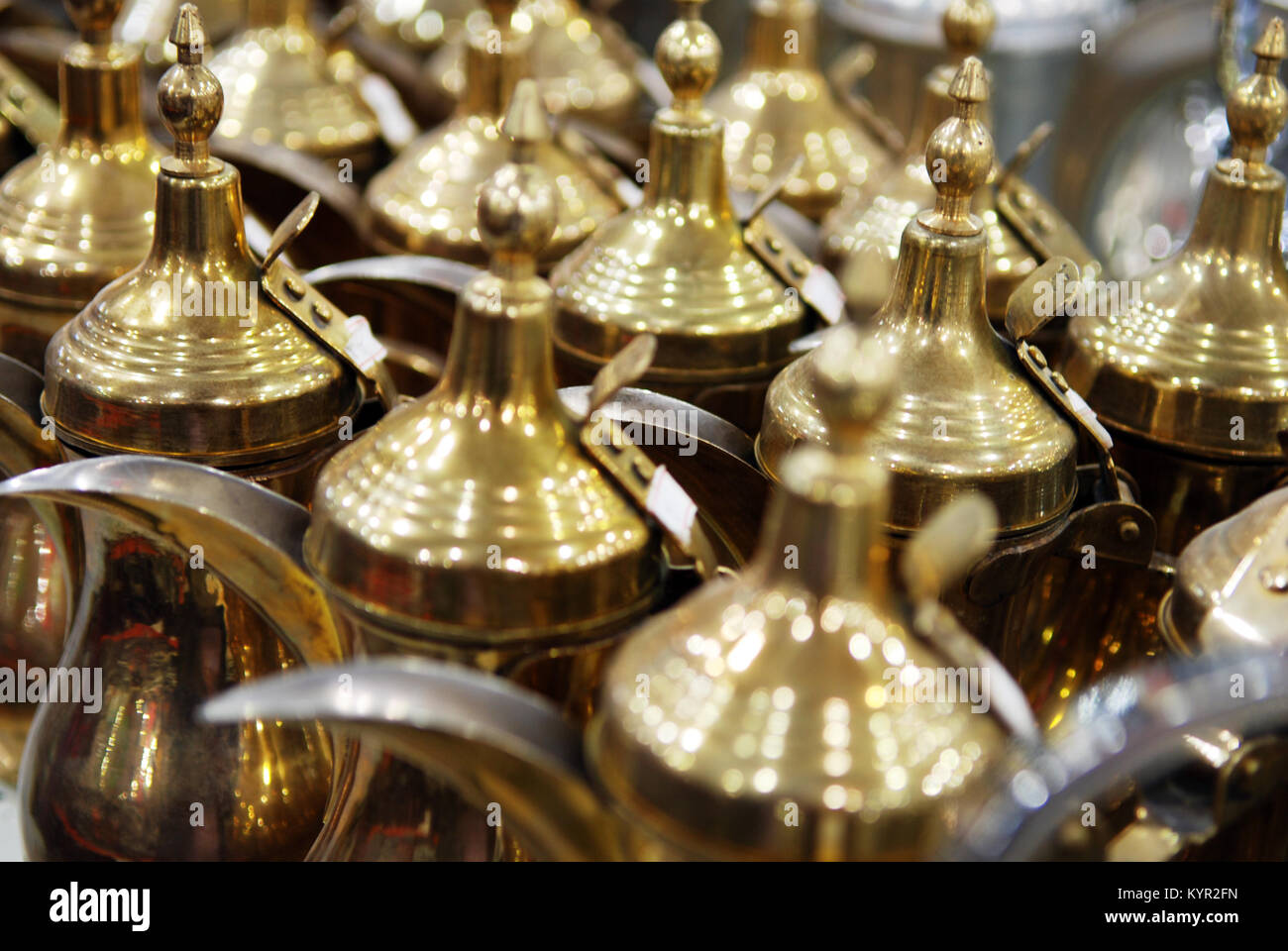 Arabic coffee and tea pods shining metallic in silver and Gold colors