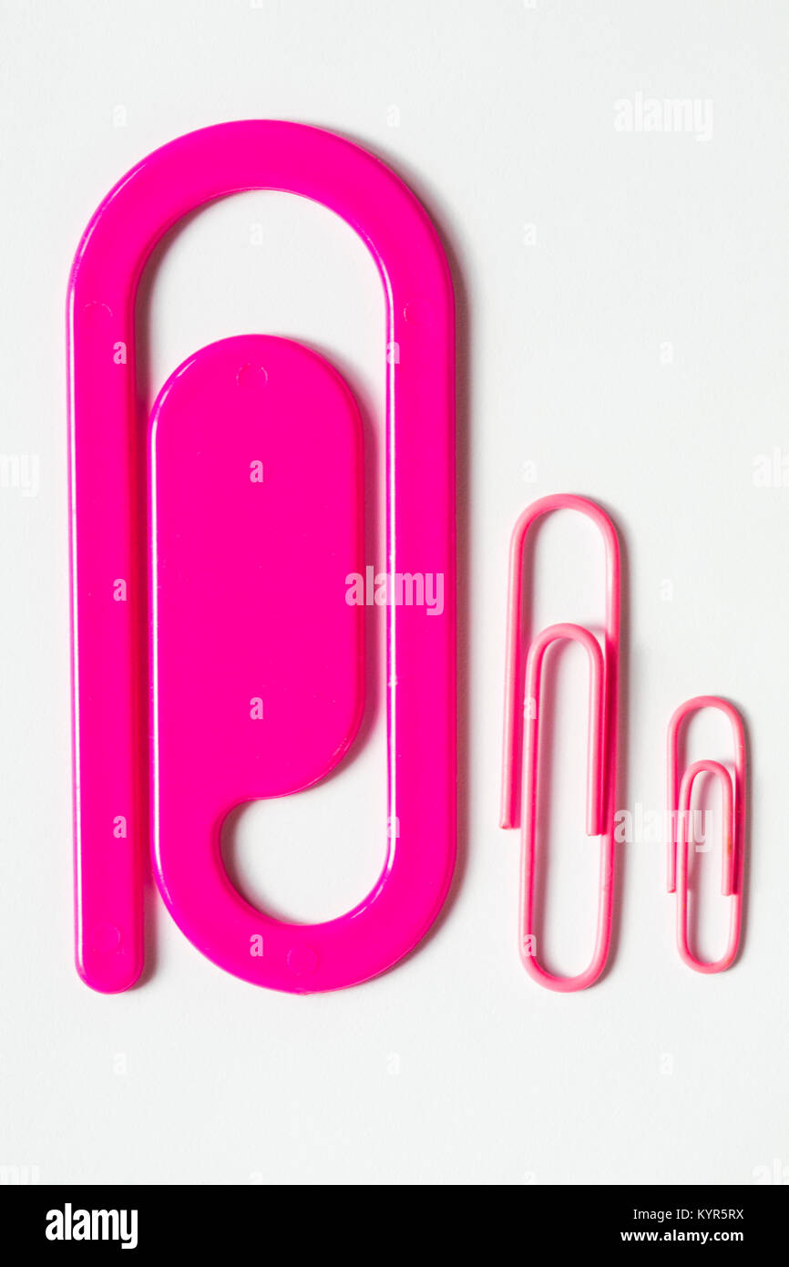Different size paper clips hires stock photography and images Alamy