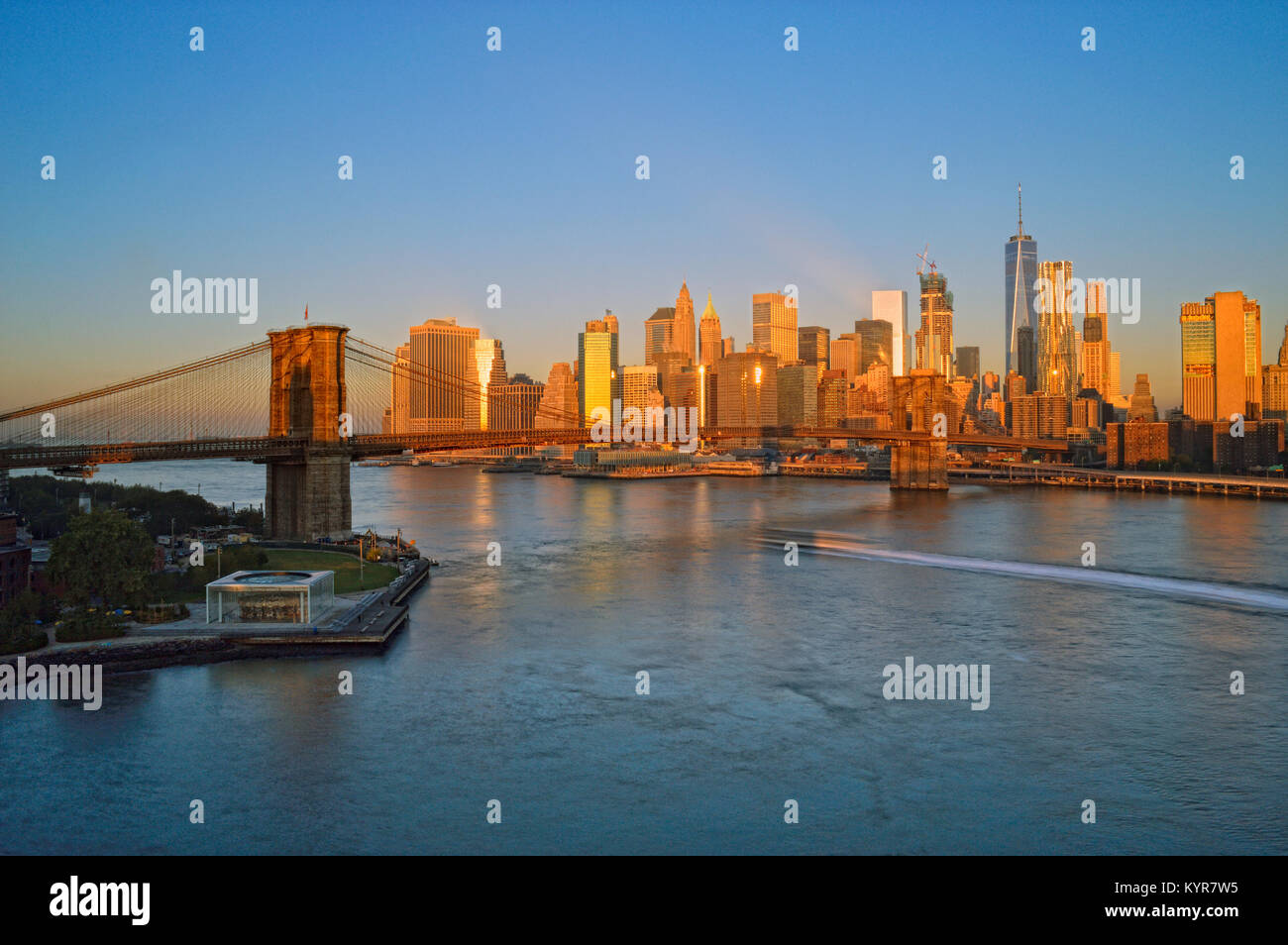 Big apple skyline at sunrise hi-res stock photography and images - Alamy