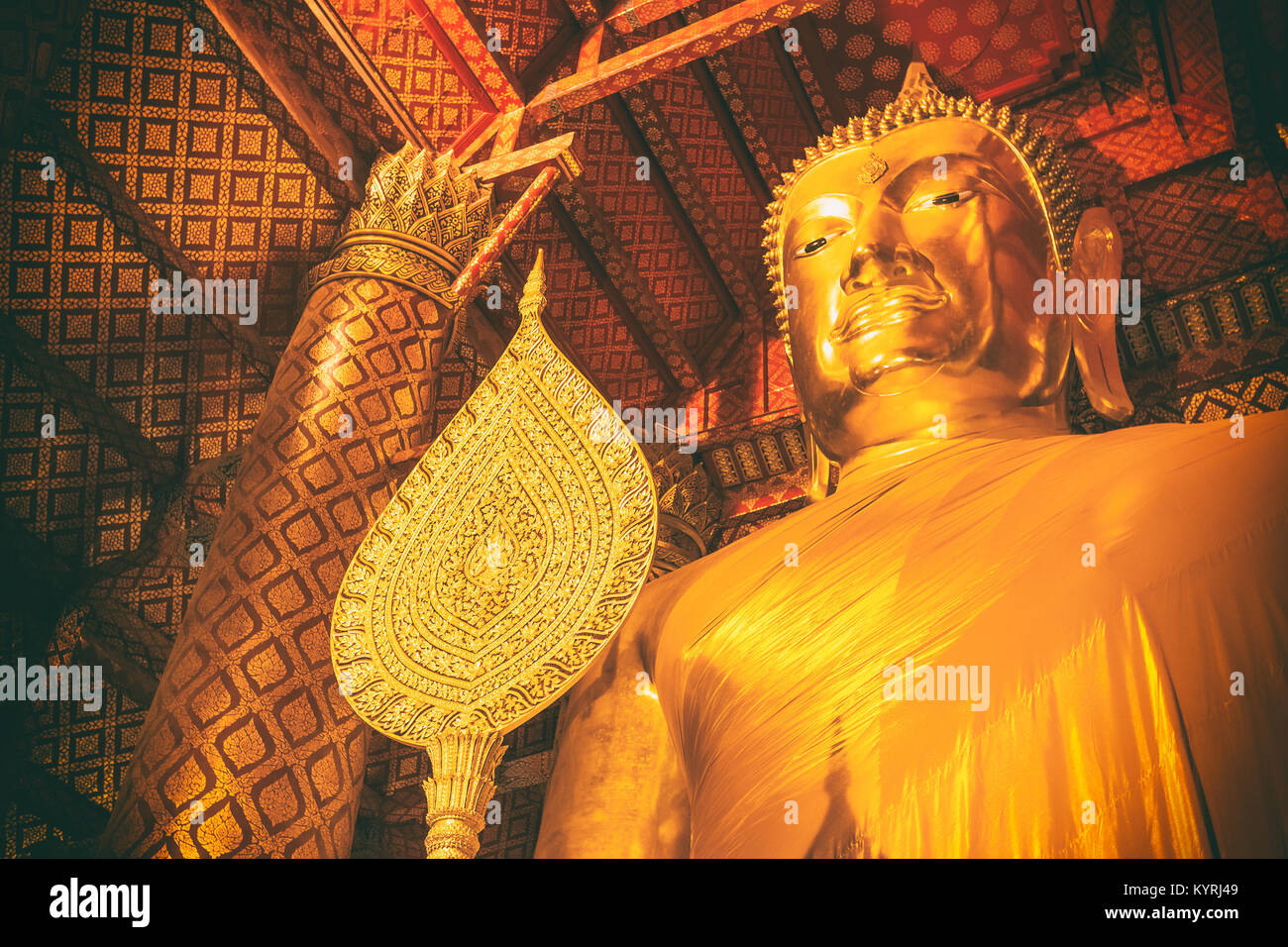 Big Buddha statue at Wat Phananchoeng Stock Photo Alamy