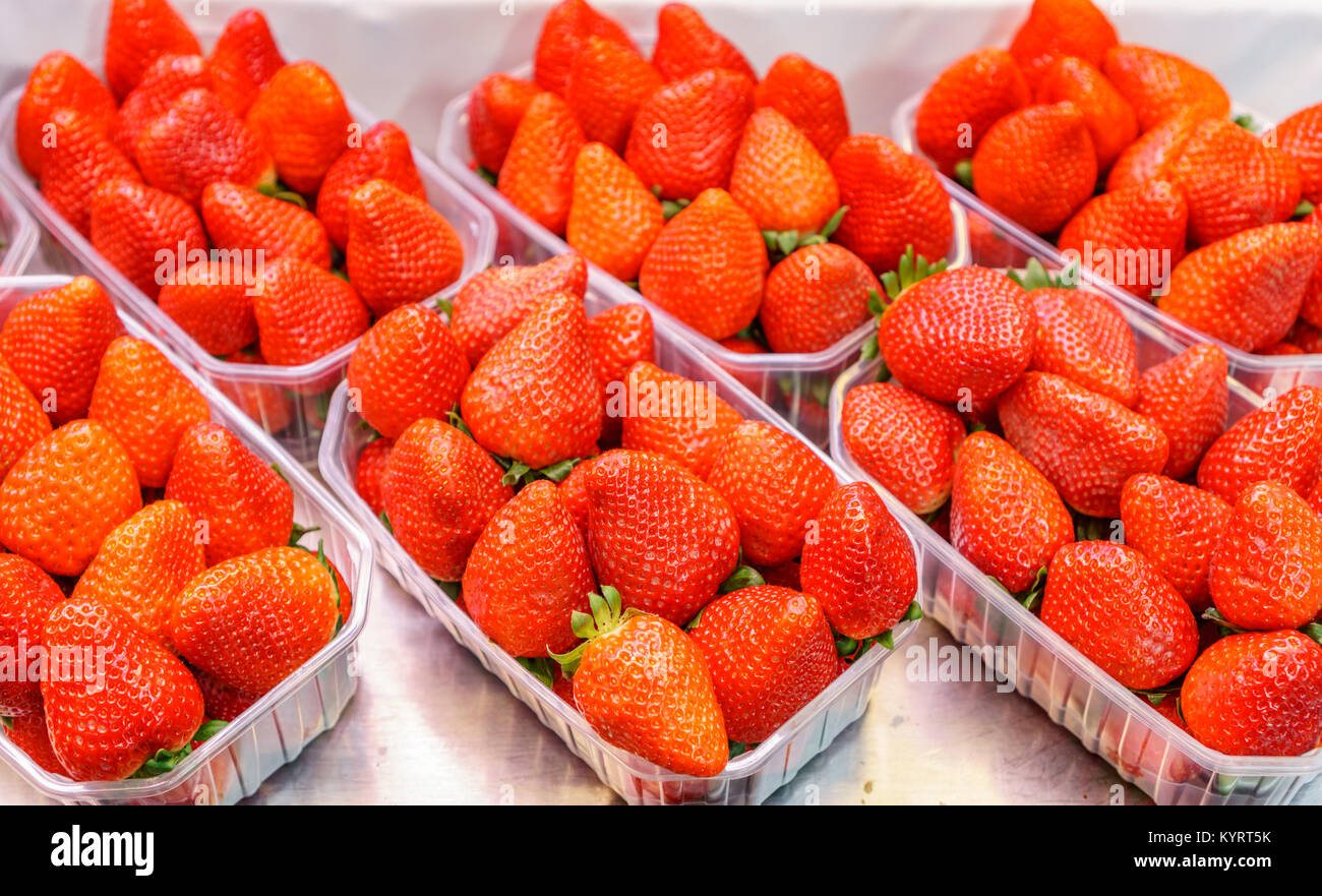 Strawberry boxes in the market Stock Photo - Alamy