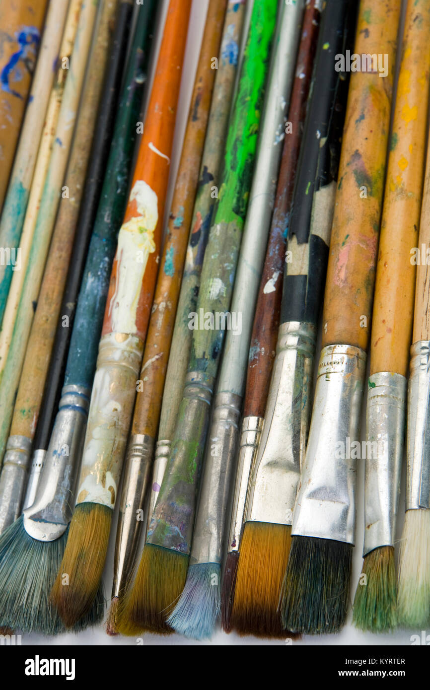 Oil painting brushes hi-res stock photography and images - Alamy