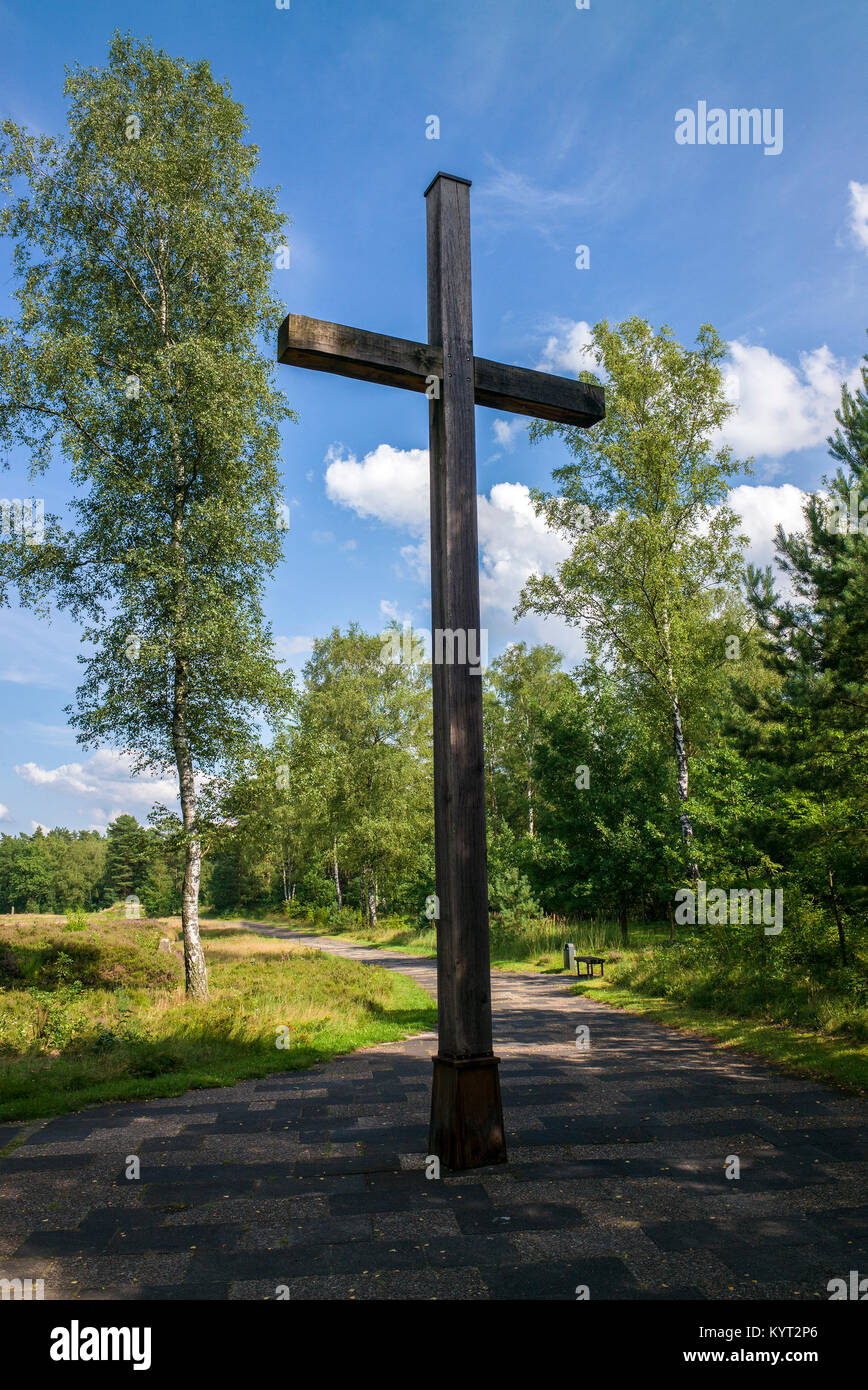 Bergen -belsen concentration camp Birchwood cross erected by survivors at a service to memorialize the victims of Bergen-Belsen Stock Photo