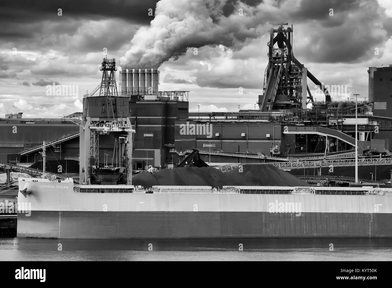 Pier ijmuiden Black and White Stock Photos & Images - Alamy