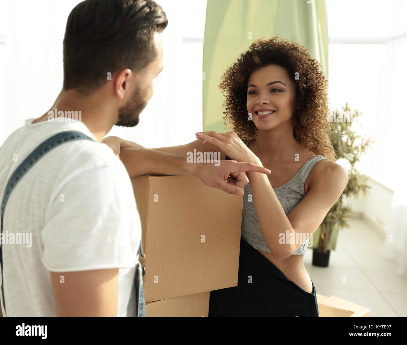 Married couple moving to a new apartment Stock Photo - Alamy