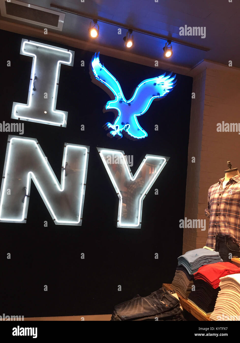 American eagle outfitters store hires stock photography and images Alamy