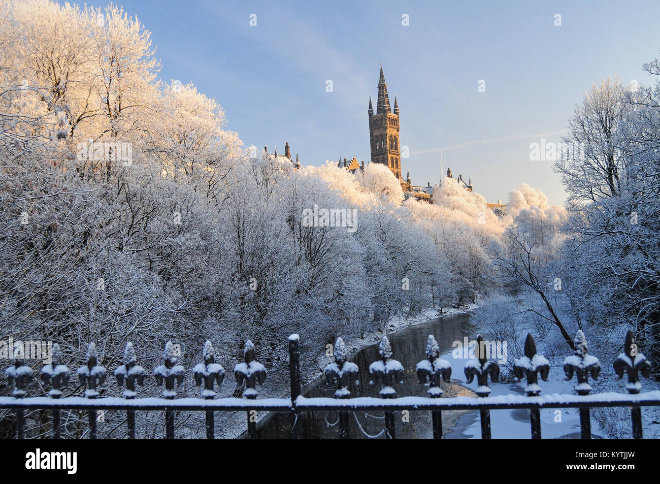 University of Glasgow Tower on a cold frosty winters day. Glasgow Stock Photo - Alamy