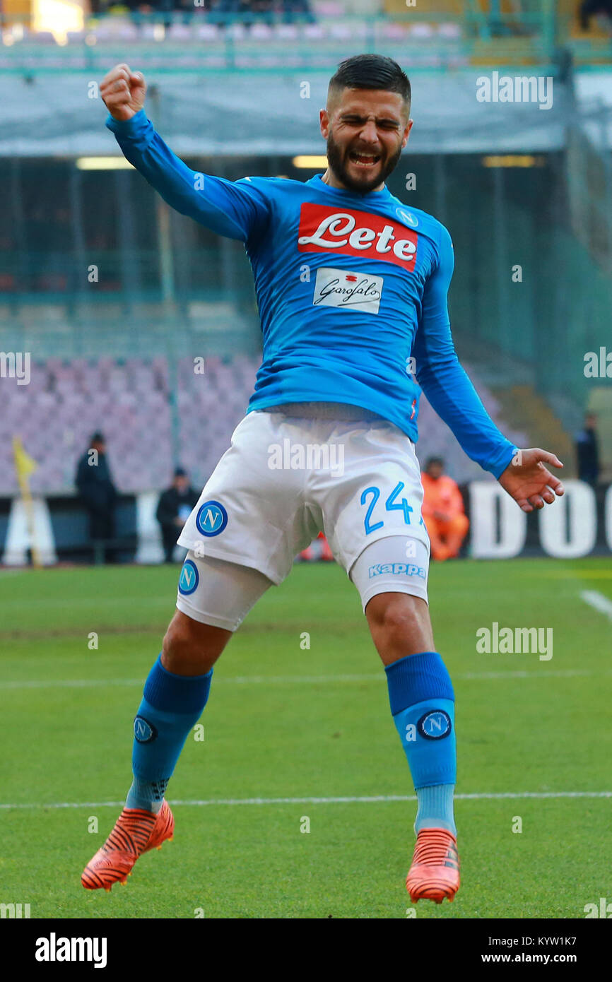 Esultanza dopo il gol di Lorenzo Insigne Napoli celebration Napoli 23-12- 2017 Stadio San Paolo Football Campionato Serie A 2017/2018 Napoli - Sampd  Stock Photo - Alamy