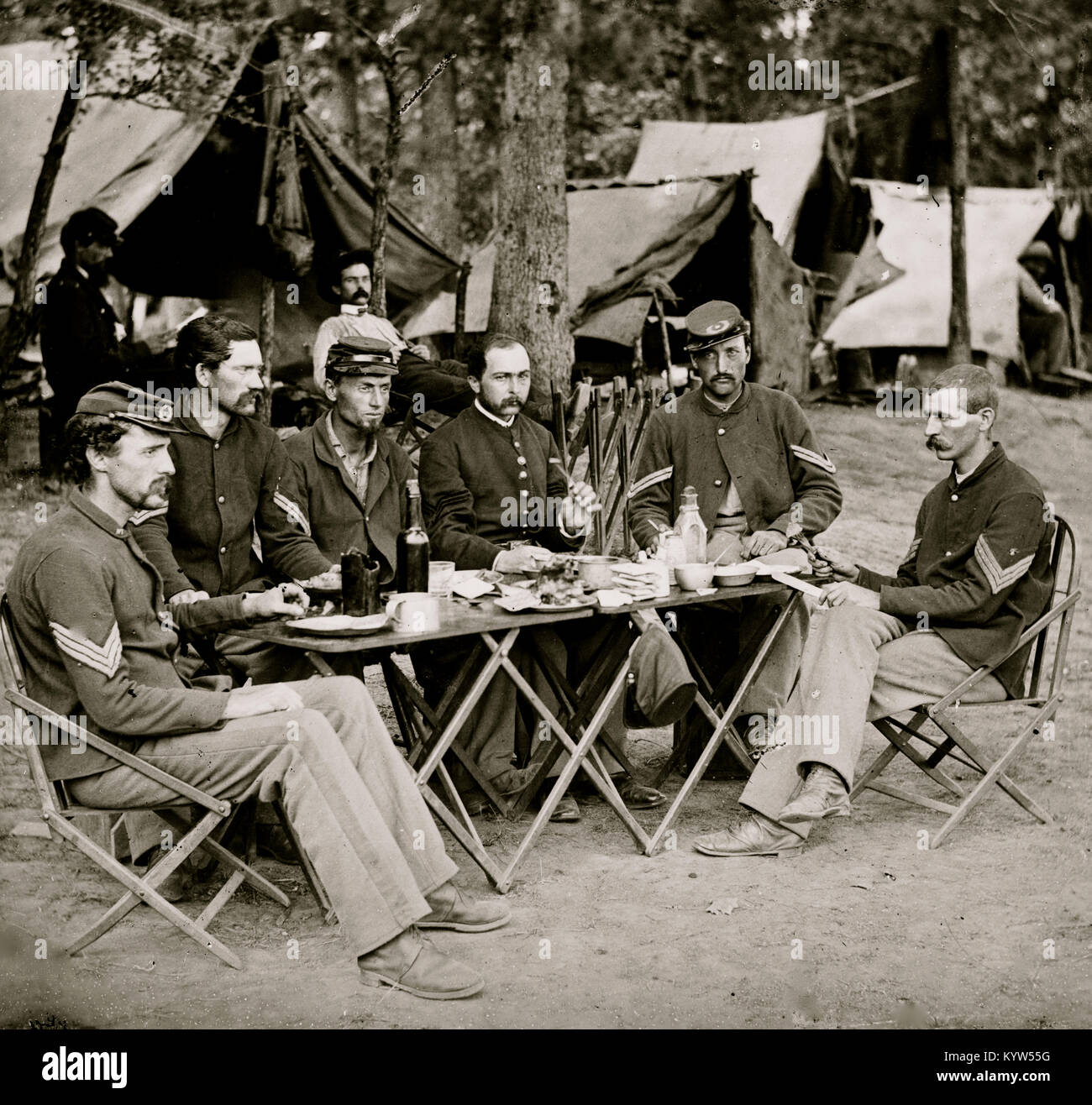 Bealeton, Va. Noncommissioned officers' mess of Co. D, 93d New York Infantry Stock Photo