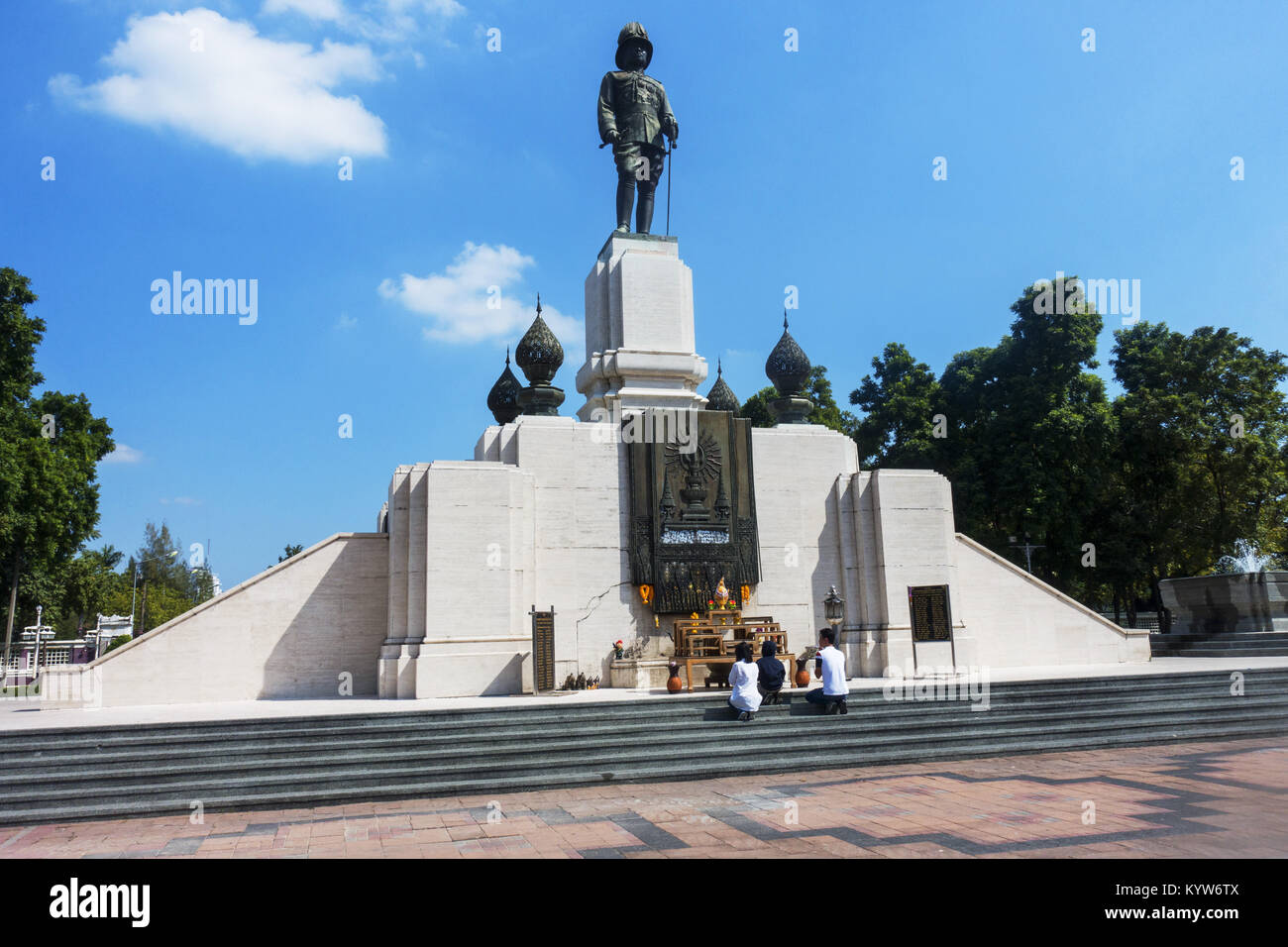 Bangkok, Thailand - November  2017: Statue of Rama VI at the entrance to Lumpini Park.  The statue was erected in 1942 as a tribute to Rama VI Stock Photo