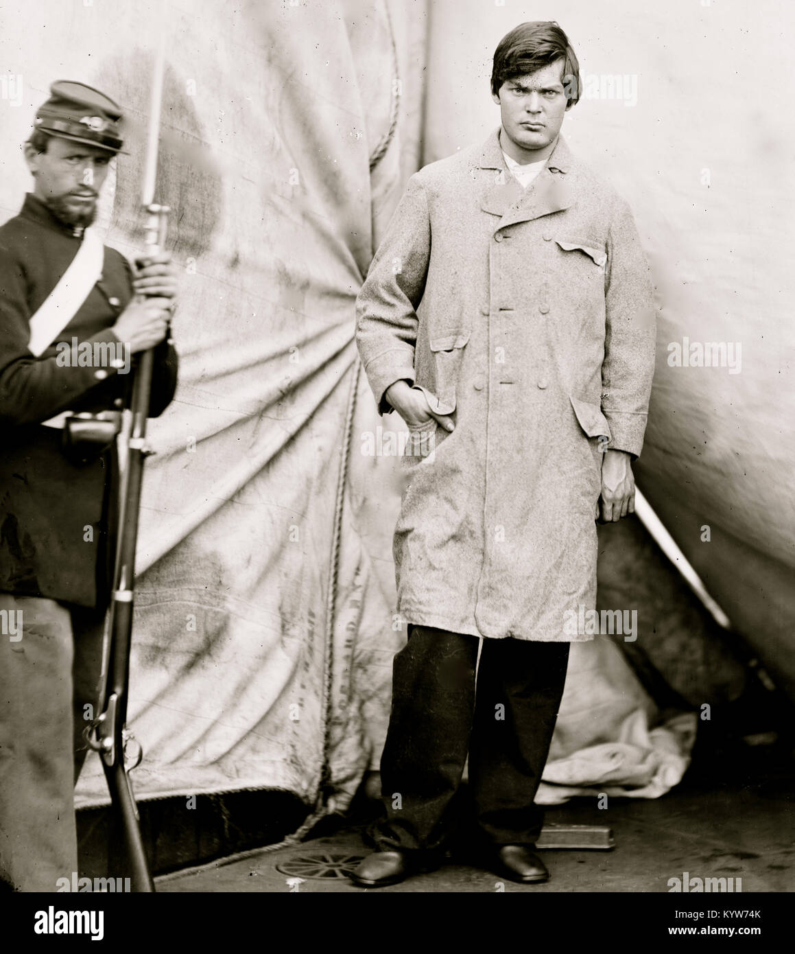 Washington Navy Yard, District of Columbia. Lewis Payne, standing in overcoat and without hat. Federal guard standing on left Stock Photo
