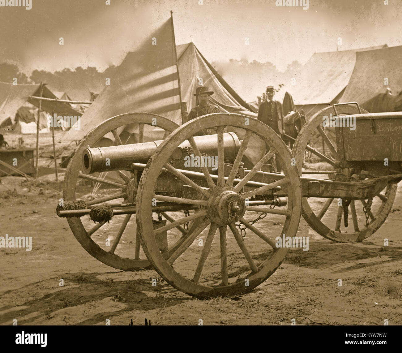 Hanover Court House, Virginia (vicinity). 12-pdr. Howitzer captured by 17th New York & 12th Maine Regiments. (Butterfield's Brigade) Stock Photo