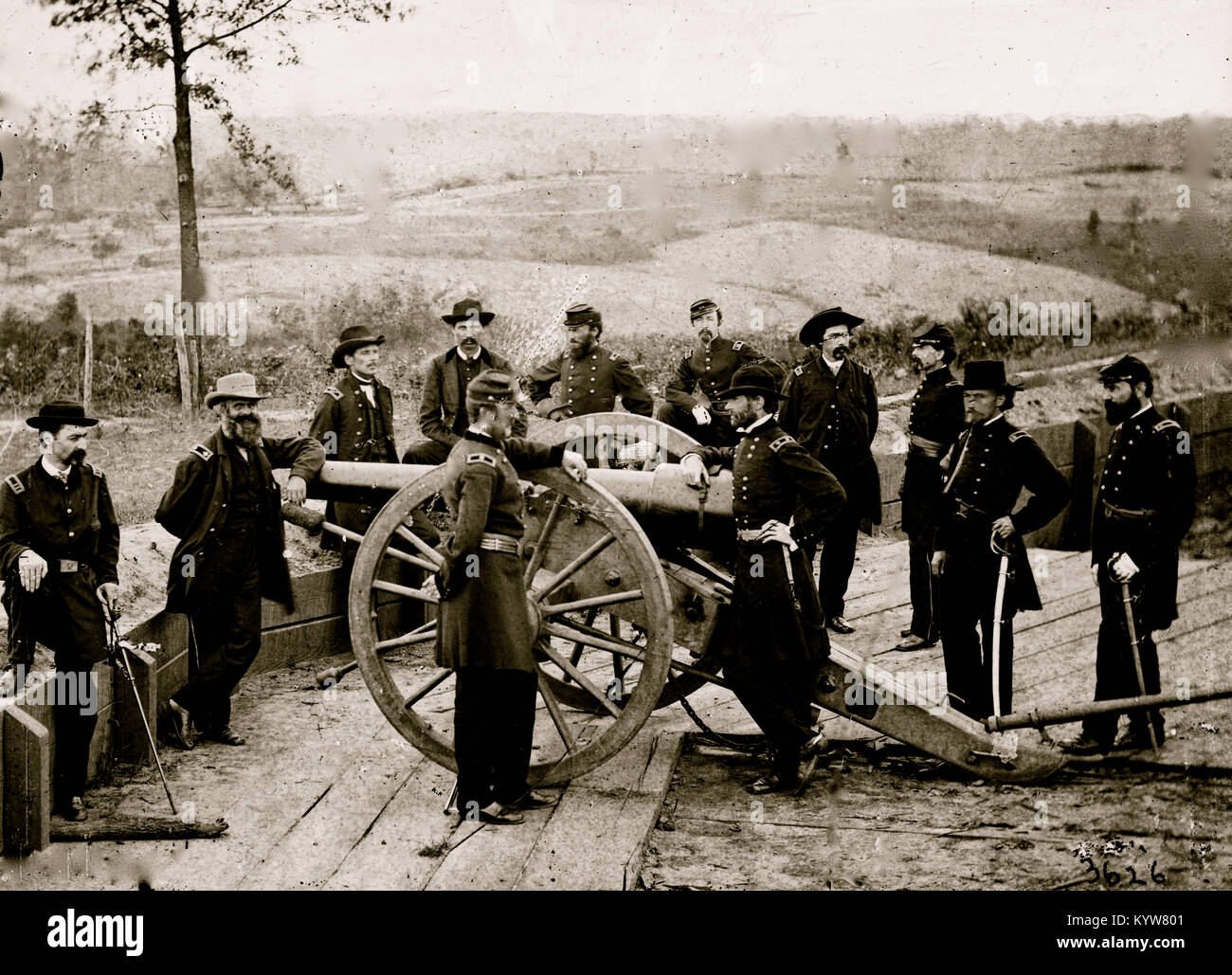 Atlanta, Ga. Gen. William T. Sherman, leaning on breach of gun, and staff at Federal Fort No. 7 Stock Photo