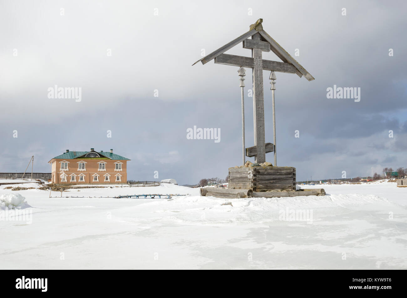 Worship cross in the well-being of the harbor. Winter view of the Solovki Monastery Stock Photo