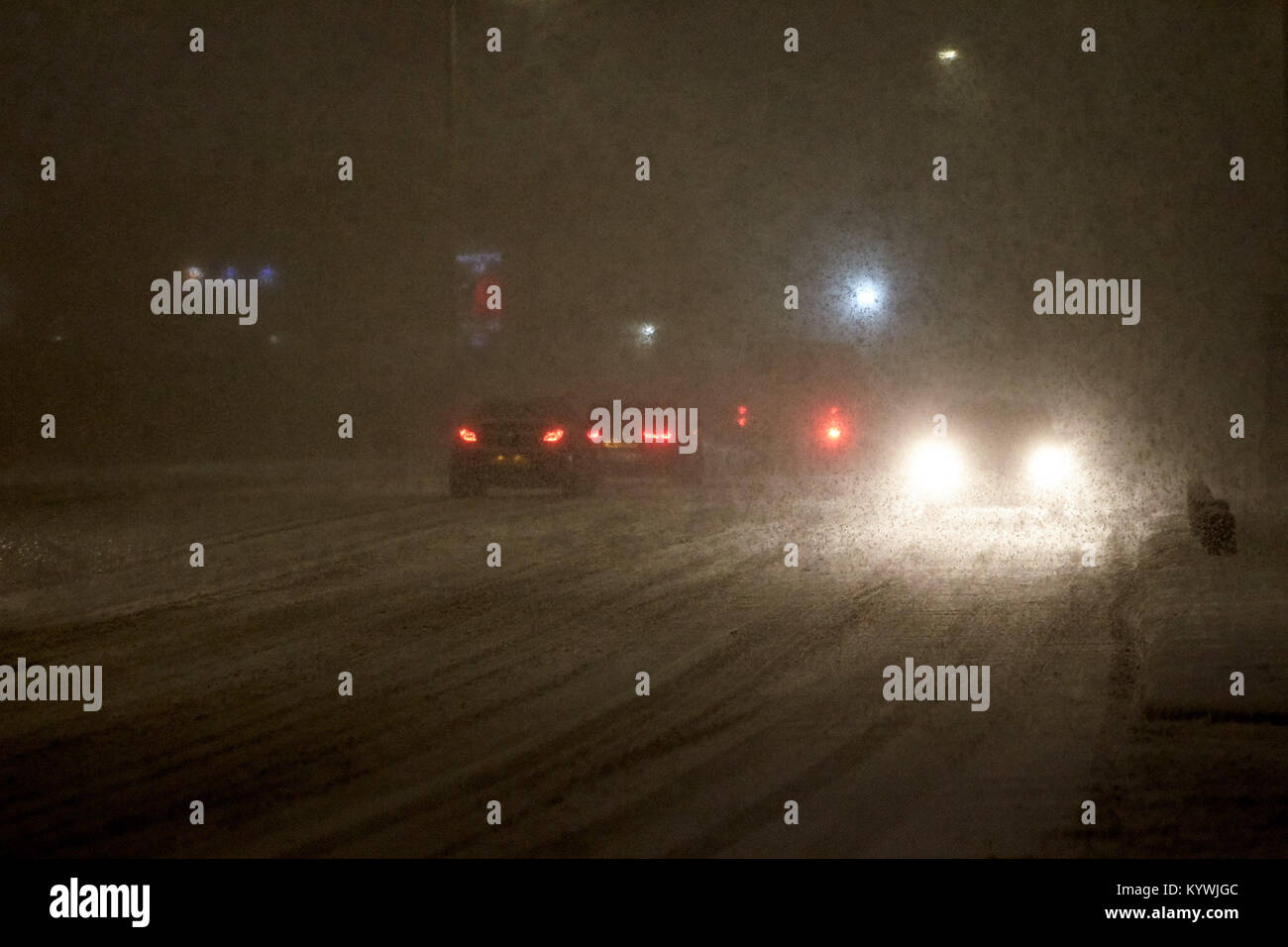 Newtownabbey, Northern, Ireland. 16th Jan, 2018. Poor driving conditions during amber weather warning as heavy snowfall starts to cover Newtownabbey outside Belfast, Northern Ireland, 16th January 2018 Credit: Radharc Images/Alamy Live News Stock Photo