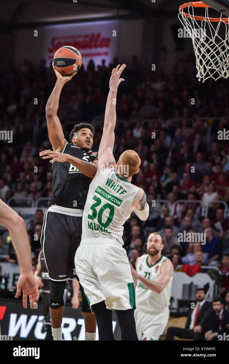 Bamberg, Germany. 16th Jan, 2018. Germany, Bamberg, Brose Arena, 16.01.2018, Basketball - Euroleague - Round 18 - Brose Bamberg vs. Zalgiris Kaunas - Image: ( From Left-Right) Augustine Rubit (Brose Bamberg, #21), Aaron White (Zalgiris Kaunas, #30). Credit: Ryan Evans/Alamy Live News Stock Photo