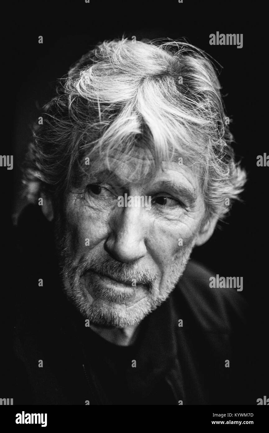 Rome, Italy. 16th Jan, 2018. Roger Waters and Nick Mason of Pink Floyd with the mayor of Rome Virginia Raggi pose for photographers during a press conference of the 'The Pink Floyd Exhibition: Their Mortal Remains' at the MACRO Museum in central Rome on January 16, 2018. Credit: Daimages Photo Agency/Alamy Live News Stock Photo