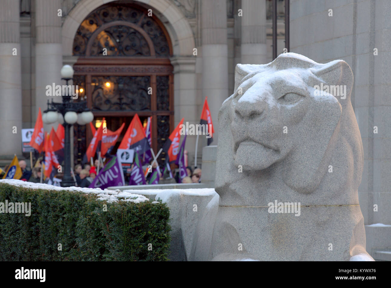 Glasgow, Scotland, UK 17th January. Council workers gather in George Square today to protest  court battle with unions and staff over equal pay..The protest was led by union GMB and Unison. Credit: gerard ferry/Alamy Live News Stock Photo