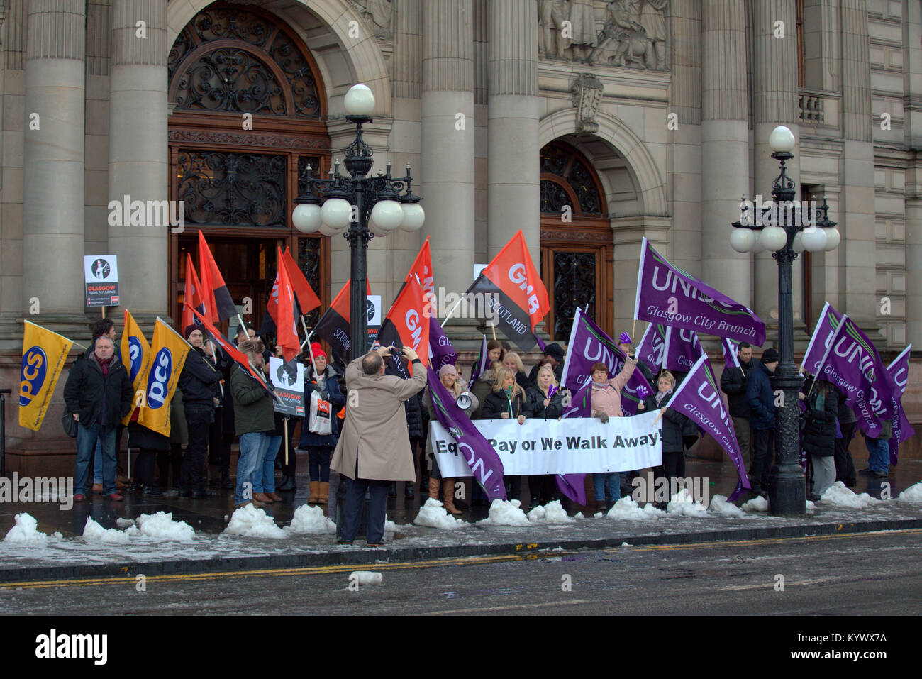 Glasgow, Scotland, UK 17th January. Council workers gather in George Square today to protest  court battle with unions and staff over equal pay..The protest was led by union GMB and Unison. Credit: gerard ferry/Alamy Live News Stock Photo