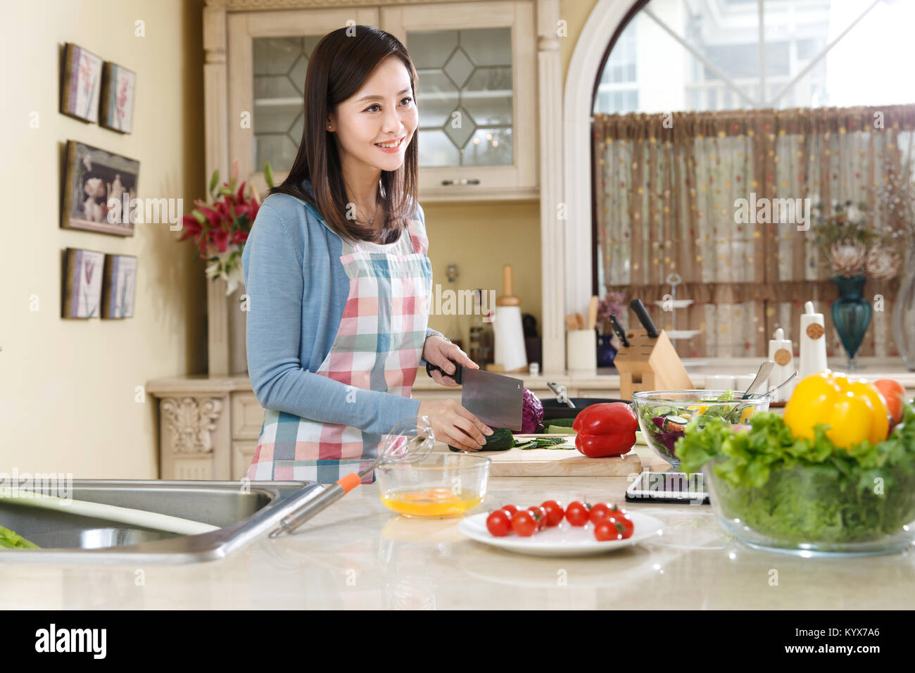 Woman in apron expressing hi-res stock photography and images - Alamy