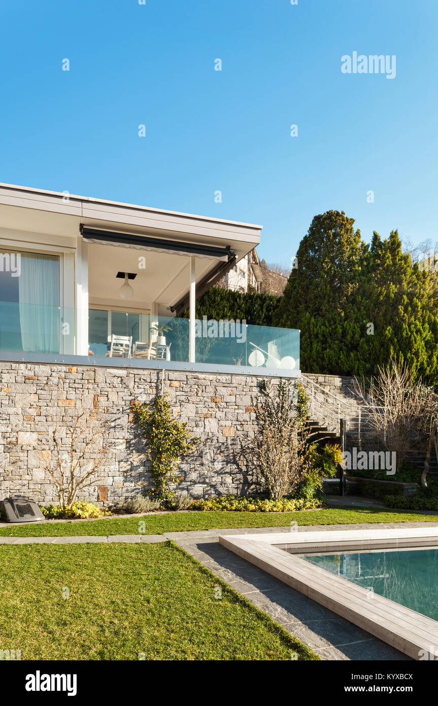 Modern house with swimming pool, view outdoor Stock Photo - Alamy