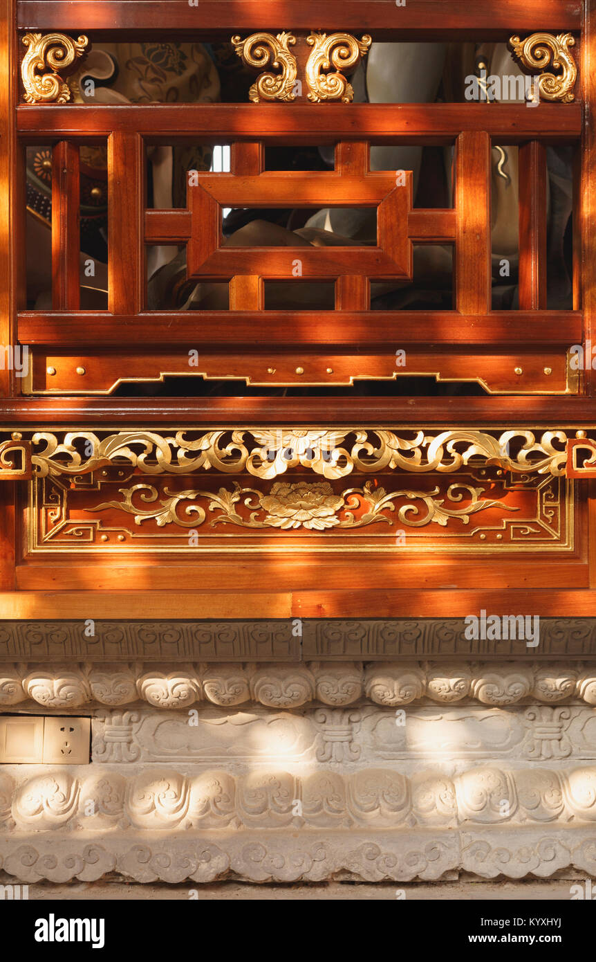 Chinese traditional wood carving hi-res stock photography and images ...
