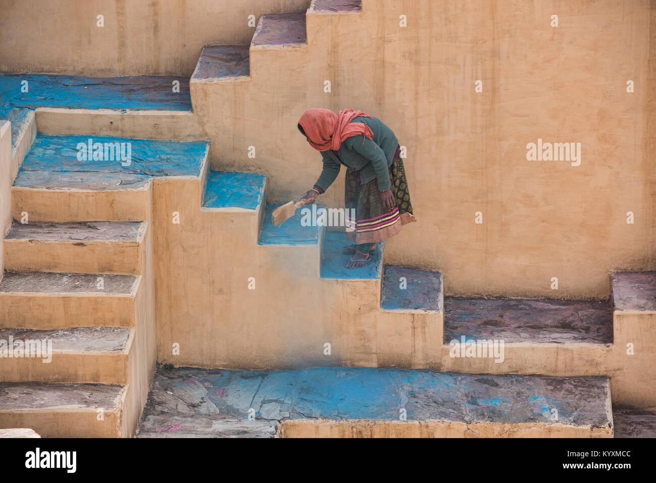Sweeper at the Panna Meena ka Kund stepwell, Jaipur, India Stock Photo