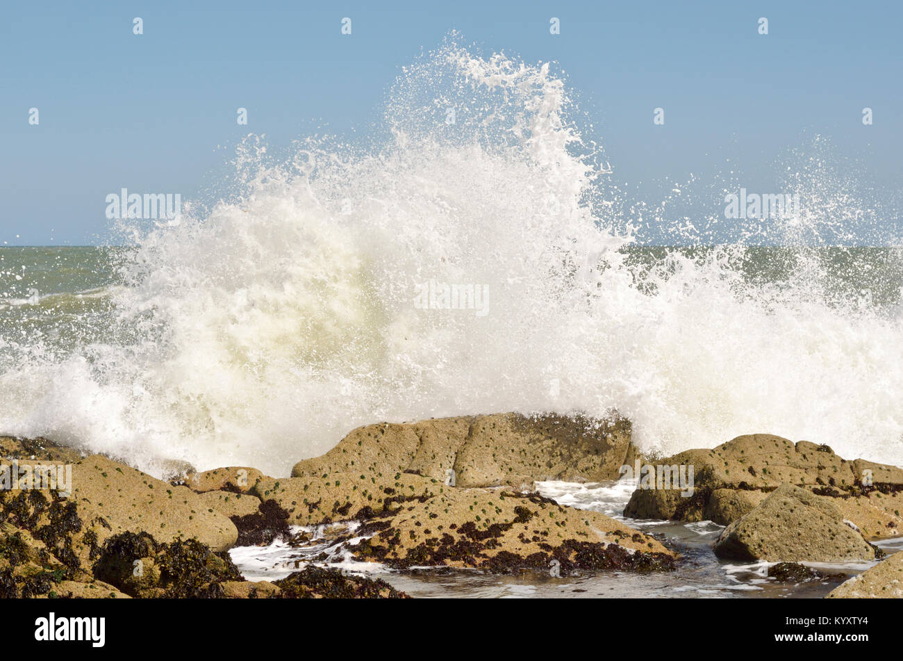 Breaking of the waves hi-res stock photography and images - Alamy