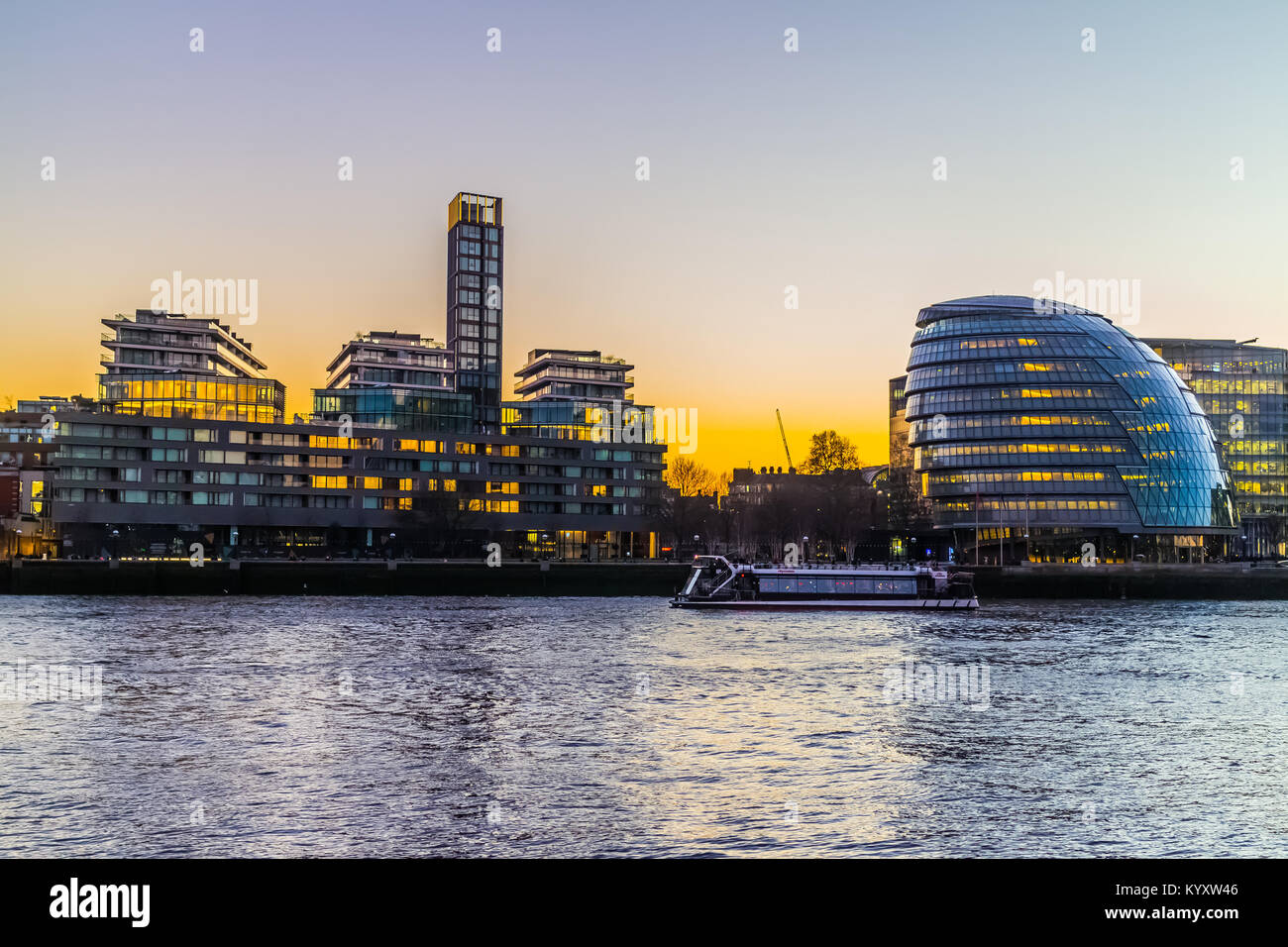 City Hall, Embankment / River Thames, London Stock Photo