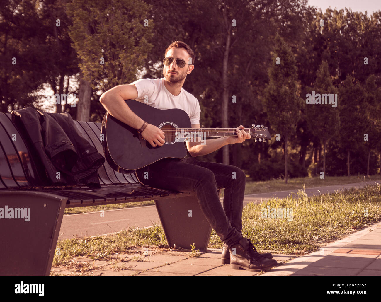 Guitar bench hi-res stock photography and images - Alamy