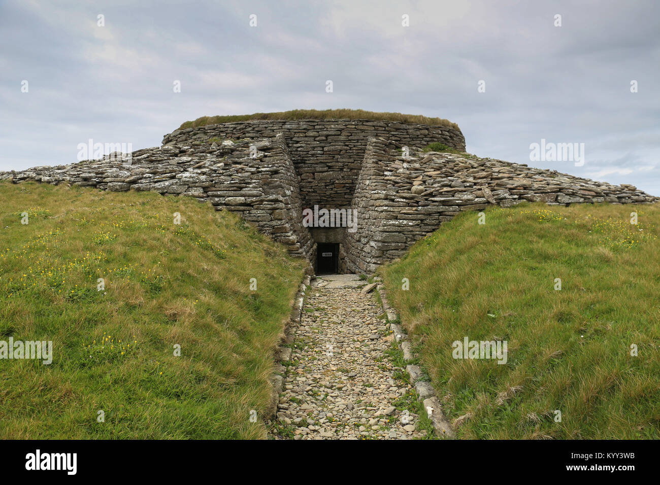 The huge chambered Quoyness cairn on Sanday, Orkney is 5000 years old, built of drystone construction,has a central chamber with six cells off of it. Stock Photo